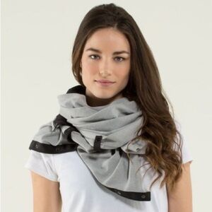 Lululemon Black & Tonka Stripe Heather Light Grey Vinyasa Rulu Scarf